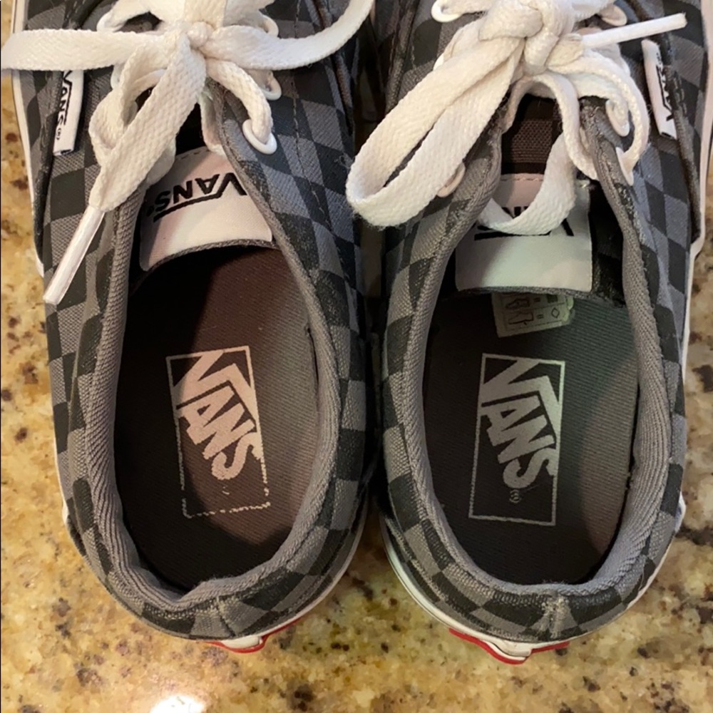Vans - Picture 4 of 5